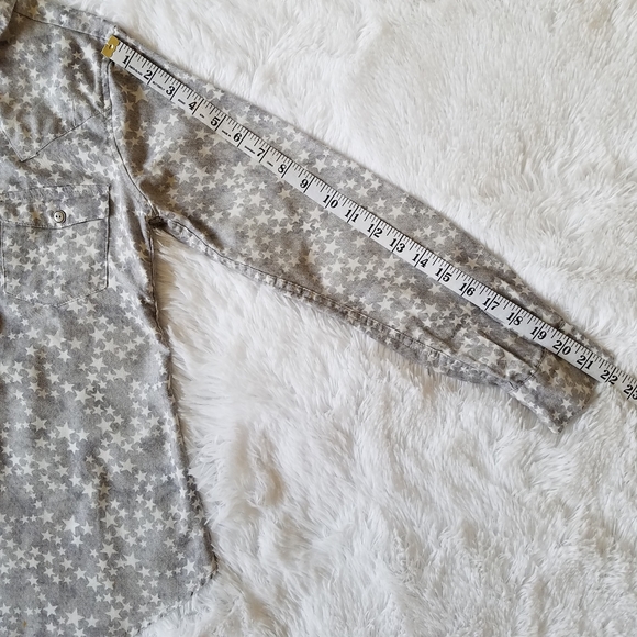 Ladies Grey and White Button Up Shirt with Stars - Picture 5 of 7